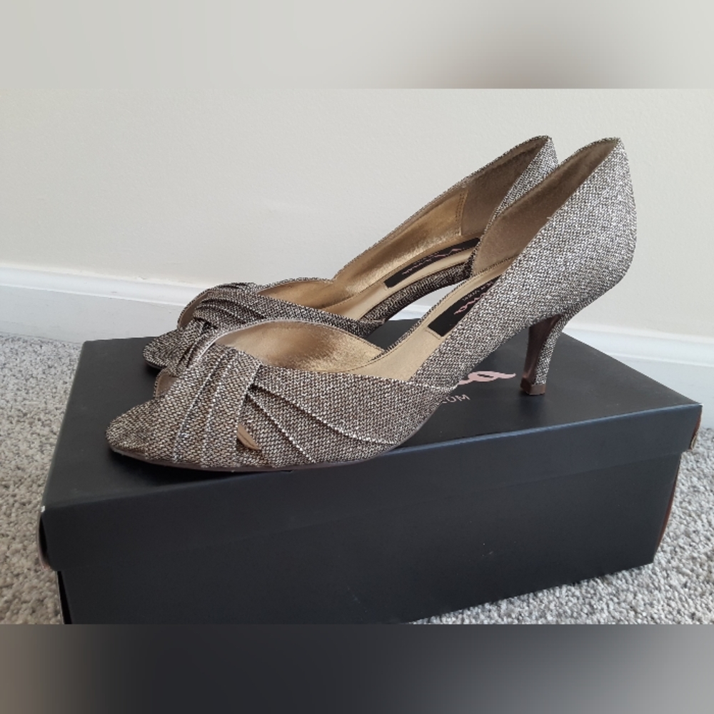 Nina platinum kitten heel pumps
